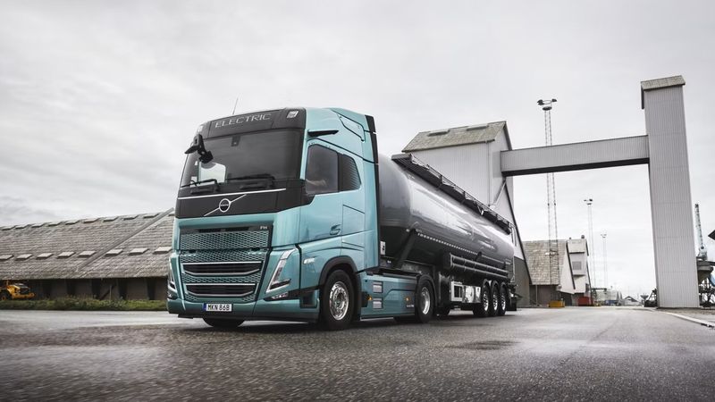 Volvo Trucks hat neue Modelle seiner elektrisch angetriebenen, schweren Lkw vorgestellt.(Bild:  Volvo Trucks)