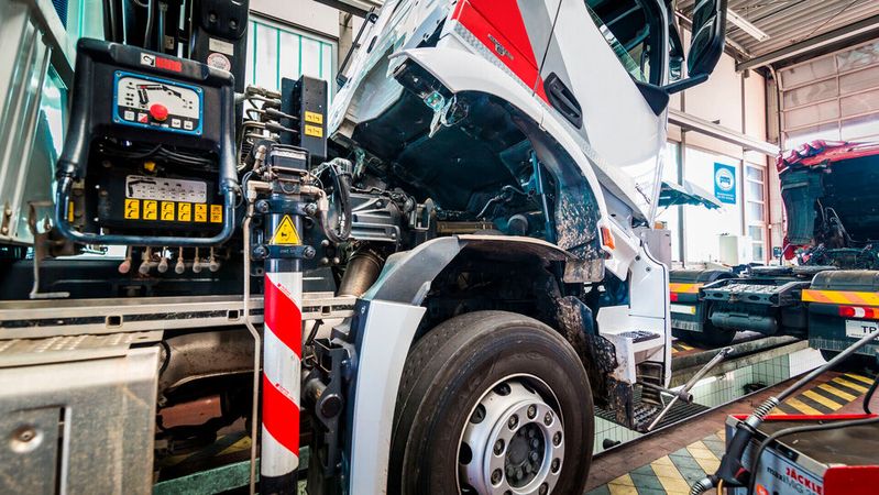 Aus Sicht des Kfz-Gewerbes NRW benötige die Ausbildung als Kfz-Mechatroniker in einer zweijährigen Grundausbildung nicht alle fünf Schwerpunkte. (Bild:  ProMotor)