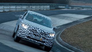 Noch gut getarnt: Der Borgward SUV auf der Nordschleife. Bei der diesjährigen IAA soll er dem Publikum vorgestellt werden. (Foto: Borgward)