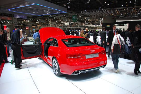 Der neu vorgestellte Audi RS5 hat einen 4,2-Liter-V8-FSI-Motor mit einer Leistung von rund 450 PS. (Archiv: Vogel Business Media)