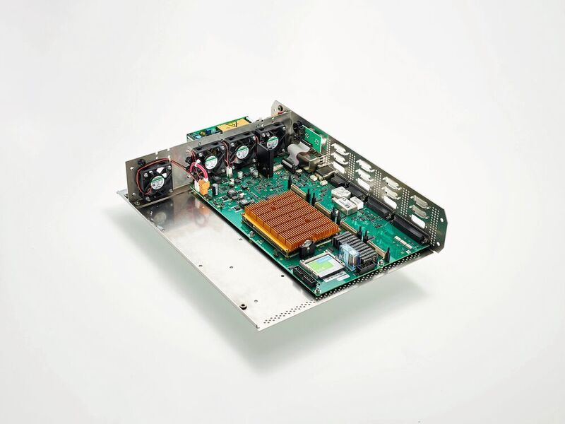 Moderne Maschinensteuerung von SSP mit Embedded-PC, 12-kanaligem 24-Bit-Sensor-Interface und 14-kHz-Reglertakt. (SSP / Goran Potkonjak)