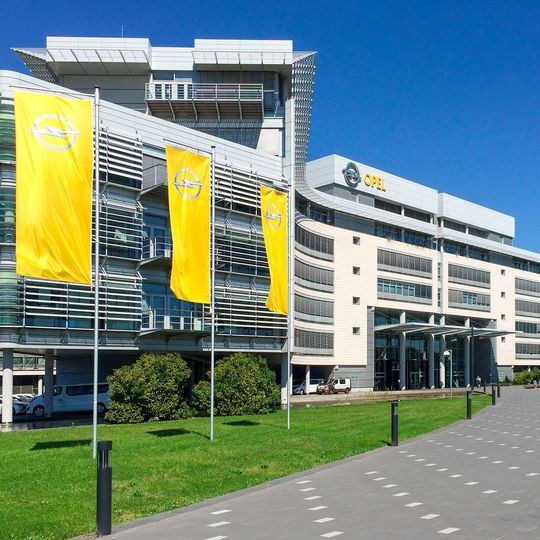 Das Opel-Stammwerk bekommt neben dem Insignia und dem Astra 2021 ein drittes Modell.(Bild:  Opel)