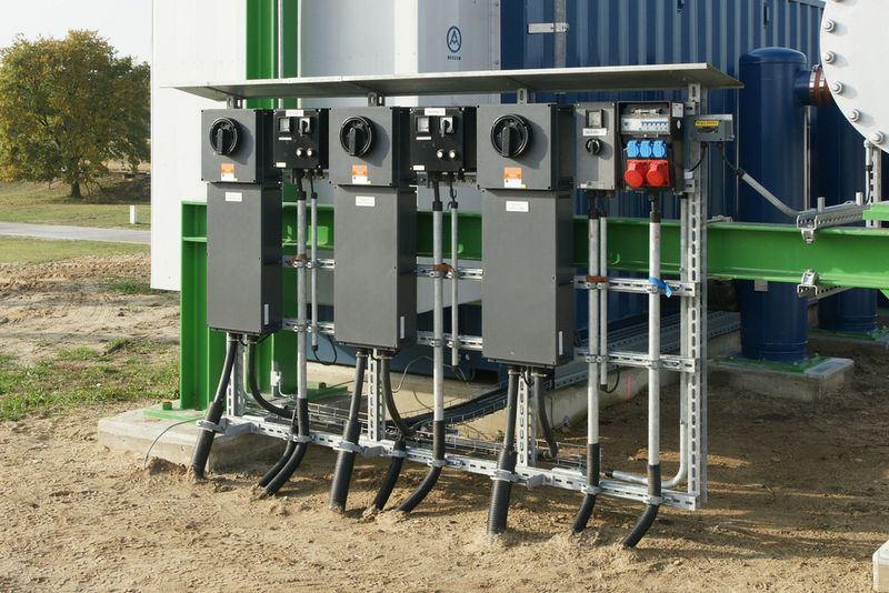 Die drei Notaus-Schalter (Bild: Aerzener Maschinenfabrik)