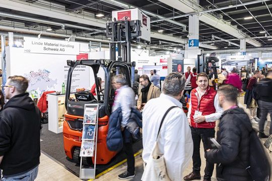 Mit vielen Ausstellenden, Verbandspartnern und Bildungspartnern deckt die Fachmesse «Logistics & Automation» alle Bereiche der Schweizer Logistik und Intralogistik ab.(Bild:  Sara Barth)