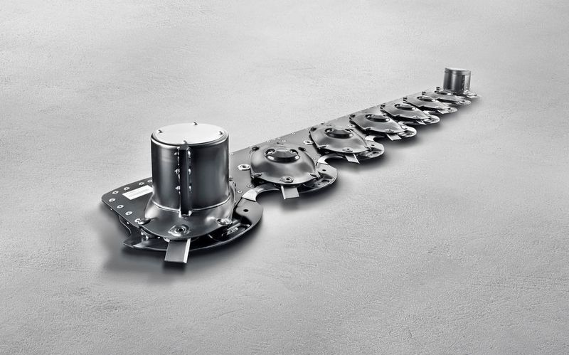 Der Mähbalken Max Cut von Claas überzeugte die Jury u.a. durch die Balkenwanne, die mittels einer 3.000 t Hydraulikpresse aus einem Stück gezogen und in eine Wellenform gebracht wird. Der hierfür benötigte Stahl muss hochfest und zugleich formbar sein. (Claas)