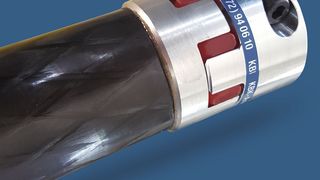 Mit der neuentwickelten Distanzkupplung aus carbonfaserverstärktem Kunststoff (CFK) von KBK Antriebstechnik sollen Achsabstände von 6 m überbrückt werden können. (KBK)