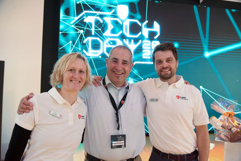 Claudia Gerteiser (Key Account Managerin G Data), Thomas Staab (Computers & Lessons GmbH), Frederik Kolfhaus (Key Account Manager G Data) (Bild: G Data)