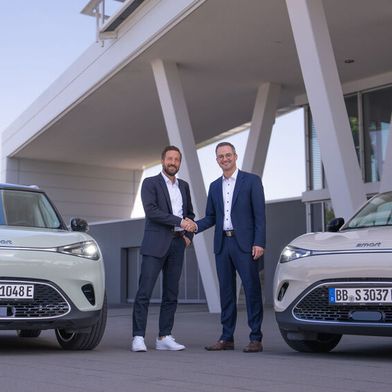 Dirk Adelman (l.), CEO von Smart Europe, und Florian Rohkamm, Vorstand der Real Garant, wollen die Reparaturkostenversicherung europaweit ausrollen.   (Bild: Real Garant)