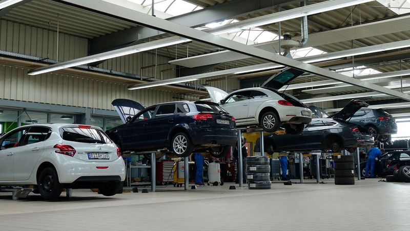 Seit 2020 ging es mit dem Servicegeschäft steil nach oben. 2025 hat diese Entwicklung ein Ende. Ein Fünfjahresrückblick zeigt, wo die Reise in den nächsten Jahren hingeht.(Bild:  Schreiner – VCG)