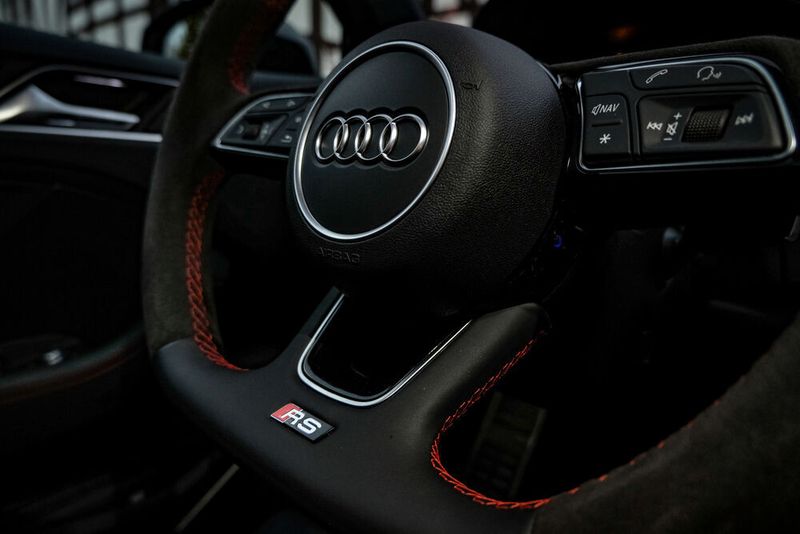 In der Grundpreisliste steht der Bolide mit 58.000 Euro – 15.000 Euro Aufpreis für die Extras sind schnell erreicht. (Ampnet/Dennis Gauert)