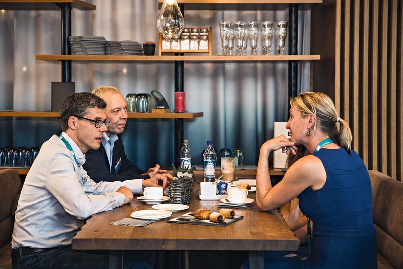 Zwischen Keynote, Workshops & Action bleibt immer wieder Zeit zum Networken. (C4B)