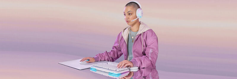 Die Aurora-Collektion besteht aus einer Wireless-Gaming-Maus, zwei verschiedenen Keyboards, eines davon drahtlos, und einem passenden Headset. Passend dazu bietet Logitech G eine Sonderausgabe des Blue Yeti USB-Mikrofon an.
