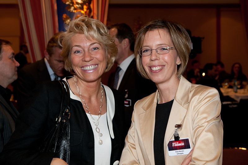 Claudia Ketzer (v.l.) und Anja Marohn von Infinigate (Archiv: Vogel Business Media)