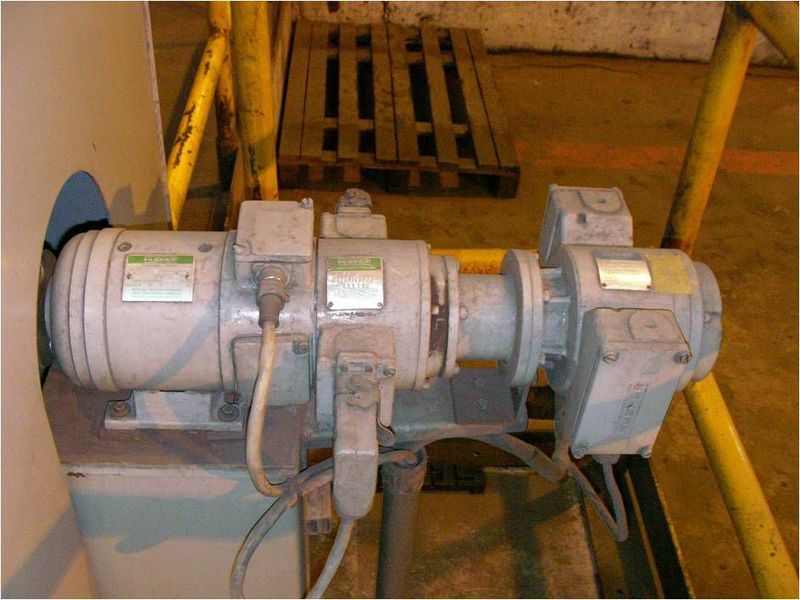 Finishing Mill, Anbaustelle Motor von Gerüst Nr. 4: Auch hier wurde aus einem alten Anbau – basierend auf Tacho (Analogtechnik) kombiniert mit Inkrementalgeber und angebautem Grenzdrehzahlschalter – ... (Bild: Hübner)