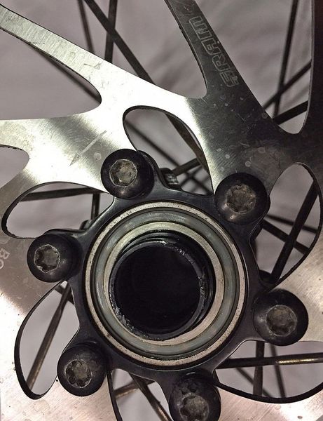 Die mit SKF Solid Oil-Lagern ausgestatteten Laufräder zeigten im Test das gleiche Fahrverhalten wie „konventionelle“ Laufräder. (Bild: SKF)