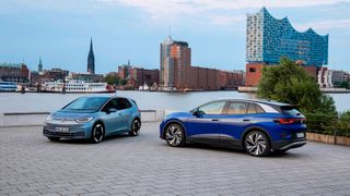 Die größten VW-Händler in Deutschland können für 2022 noch 35 ID 3 (l.) und 50 ID 4 (r.) beim Hersteller ordern. (Bild: Volkswagen)