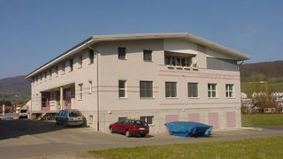 Das Betriebsgebäude der Betriebsgebäude der Tox Pressotechnik AG in Gelterkinden/BL. (Archiv: Vogel Business Media)