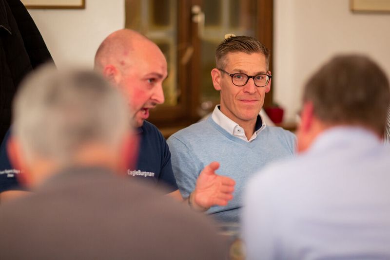 Bei den Förderprozessforen durfte auch der Austausch und natürlich die gemeinsame Entspannung am Abend nicht fehlen. Auf der Festung Marienberg konnten die Teilnehmerinnen und Teilnehmer zusammen essen und den informativen Kongresstag ausklingen lassen. (BKfotografik / PROCESS)