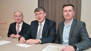 Team der Kfz-Innung Trier-Saarburg: (v. li.) Helmut Görres, Obermeister Alfons Behr und sein Stellvertreter Torsten Braun.  (Bild: Zietz)