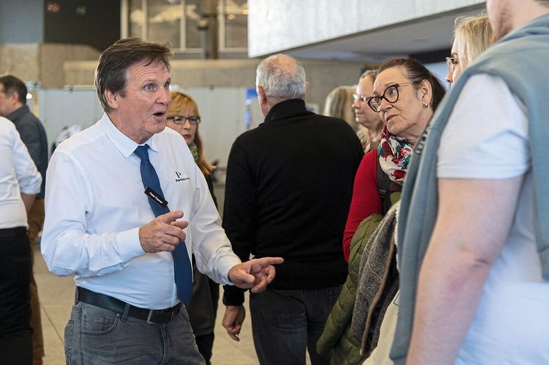 Die Aussteller sind bei der Vorstellung ihrer Produkte mit Eifer dabei.  Mehr Infos zu den kommenden LAB-SUPPLY-Messen finden Sie auf www.lab-supply.info (Bild: Stefan Stark)