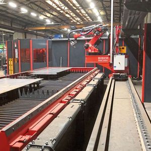 Mithilfe der Biber-Roboterschneidanlage von ERL Automation konnte Weber Stahl nicht nur in Sachen Schnittqualität weiterkommen. Auch divers gestaltete Fasen können damit schneller und präziser an Stahlteile angearbeitet werden, wie der Anwender resümiert.