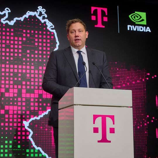 Von der Bundesregierung war Bundesfinanzminister Lars Klingbeil bei der Eröffnung vor Ort.(Bild:  Deutsche Telekom AG/Cindy Albrecht, Robert Dieth)