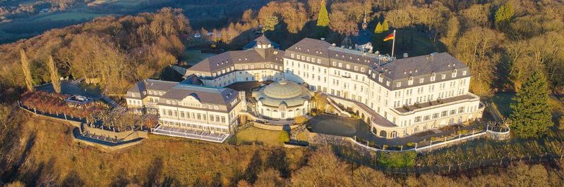 Zum 16. Mal eGovernment Summit kommen erneut die Spitzen der Bundes-, Landes- und Kommunalverwaltung sowie Experten aus Wissenschaft, Industrie und Forschung zusammen. Diesmal auf dem Bonner Petersberg Zum 16. Mal eGovernment Summit kommen erneut die Spitzen der Bundes-, Landes- und Kommunalverwaltung sowie Experten aus Wissenschaft, Industrie und Forschung zusammen. Diesmal auf dem Bonner Petersberg