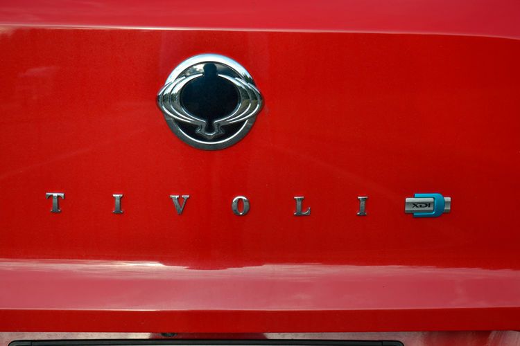 Das Markenlogo von Ssangyong ist vielen Autofahrern noch nicht bekannt. Der Tivoli hat jedoch das Potenzial, die Bekanntheit und damit die Verkaufszahlen der Marke weiter voranzubringen. (Michel / »kfz-betrieb«)