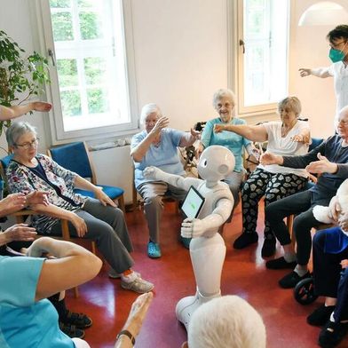The use of robots in day-to-day care is being tested and further developed in pilot projects such as this House of Generations. (Picture:APA-Images / dpa / Waltraud Grubitzsch)