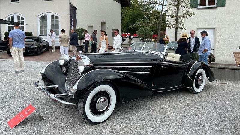 Best of Show am Tegernsee: Horch 855 Special Roadster aus dem Jahr 1939, eingekleidet beim Dresdener Karosseriebauer Gläser. Angeblich das einzige erhalten gebliebene Exemplar von fünf bis sieben gefertigten Fahrzeugen. (Bild: Peter Diehl)