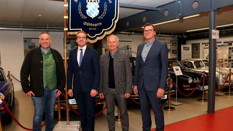 Die neue Mannschaft an der Spitze der Innung Südbayern (v.l.n.r) Obermeister Christoph Leberle, stellvertretender Obermeister Christoph Dusl, stellvertretender Obermeister Thomas Schneider und Geschäftsführer Robert Paintinger. (Bild:  Klasing)