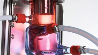 Neue Glas-Durchflusszelle für das ultraschall-gestützte Emulgieren.  (Bild: Hielscher Ultrasonics)