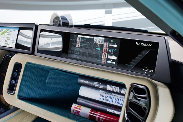 Der hybride Sportwagen Σtos: unterwegs mit persönlichem Autopilot und Drohne. (Rinspeed)