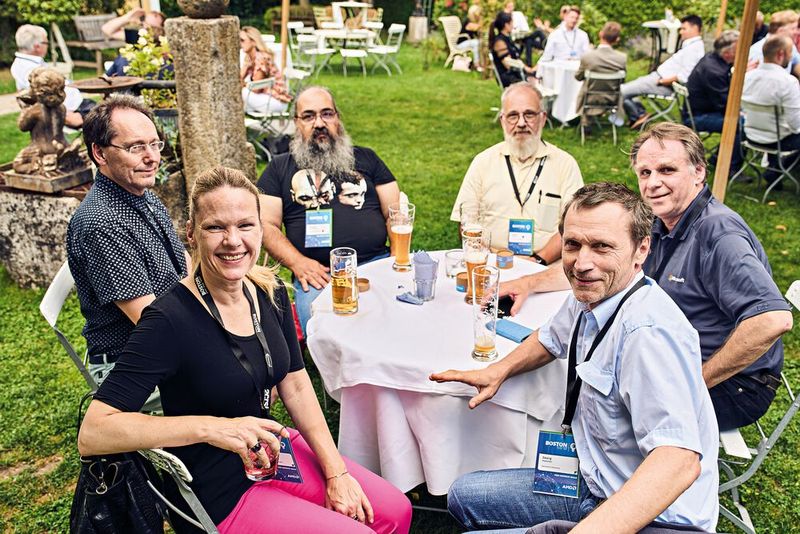 Am Abend geht es nach dem Sundowner im Rosengarten... (Bild: Boston / Vogel IT-Medien GmbH)