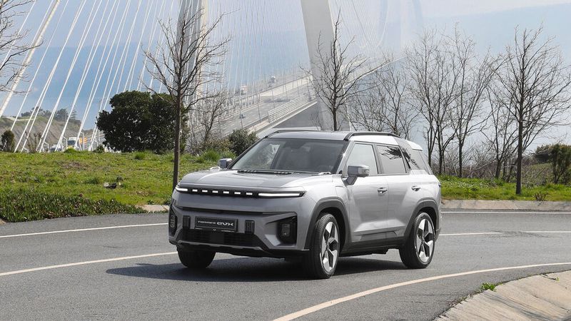 Zwar begnügt sich KGM mit 73 kWh Akkukapazität. Die Zielvorgabe von mehr als 450 Kilometer Reichweite schafft der Wagen trotzdem. (Bild: KGM)