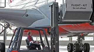 Die neue Elektrostapler-Baureihe von Linde im Traglastbereich von 2 bis 5 t bietet multiple Einsatzmöglichkeiten. Bild: Linde Material Handling (Archiv: Vogel Business Media)