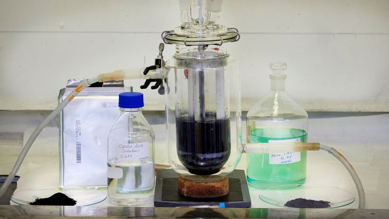 Oxalsäure könnte Batterie-Recycling künftig so einfach wie Kaffeekochen machen.(Bild:  Chalmers University)