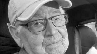 Der Designer Erhard Schnell 2018 bei der 50-Jahr-Feier des Opel GT auf dem Hockenheimring. (Bild: Opel Automobile GmbH)