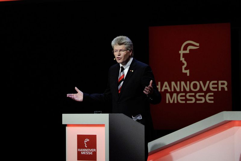 Friedhelm Loh bei seiner Eröffnungsrede während der Hannover Messe 2010.  (Bild: Rittal/Silke Tatge)
