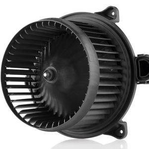 Ab sofort bietet Bosch auf dem europäischen Ersatzteilmarkt fünf Innenraumgebläse für beliebte Fahrzeugmodelle von Ford und VW an – dabei soll es jedoch nicht bleiben.(Bild:  Bosch)