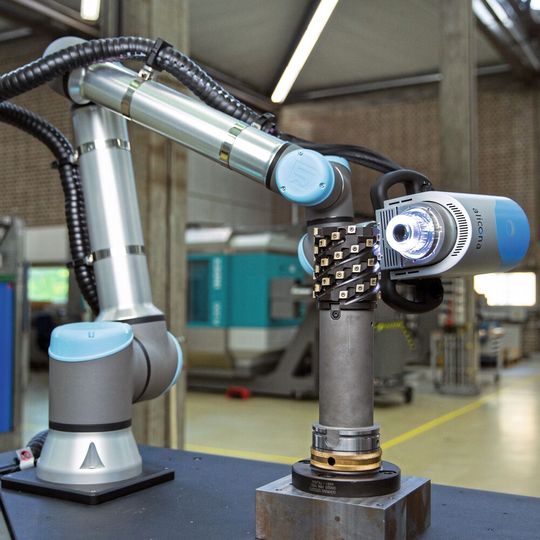 Das IfW verwendet ein Cobot-basiertes Messsystem für die automatische Verschleissmessung in höchster Präzision. Ein Umspannen des Werkzeugs ist nicht mehr nötig. Das IfW verwendet ein Cobot-basiertes Messsystem für die automatische Verschleissmessung in höchster Präzision. Ein Umspannen des Werkzeugs ist nicht mehr nötig.