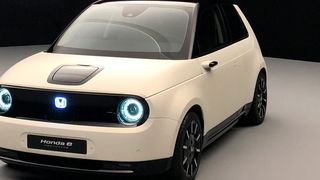 Hondas neuer E-Mini tritt zum Beispiel gegen den viertürigen Elektro-Smart, diverse Kleinwagen aus China oder den für 2022 geplanten E-Mini von VW an. (Honda)