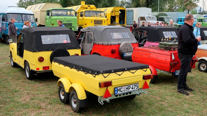 Trabant P 601 Tramp mit zweiachsigem Eigenbau-Anhänger auf Basis eines einachsigen HP 400. (Bild: Diehl)