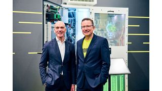 Achim Peltz (CEO Siemens Motion Control) und Michael Reichle (CEO Innomotics) auf der SPS 2025 in Nürnberg. (Bild: Innomotics)