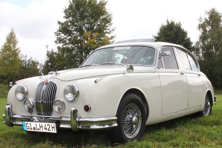 1. Preis: Der Jaguar Mark 2 war eine viertürige sportliche Limousine der oberen Mittelklasse, die Jaguar 1959 als Nachfolger der Modelle Jaguar 2.4 Litre und 3.4 Litre herausbrachte. Scheibenbremsen an allen vier Rädern und Motoren bis 3,8 Liter Hubraum (220 bhp) machten den „Jag“ bis zu 195 km/h schnell. Über 83.000 Stück wurden gebaut. (Foto: Lebenshillfe Gießen)