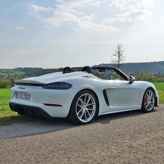 Im Porsche 718 Spyder arbeitet der womöglich letzte reine Saugmotor, den Porsche in ein Neufahrzeug verbauen wird. Im Porsche 718 Spyder arbeitet der womöglich letzte reine Saugmotor, den Porsche in ein Neufahrzeug verbauen wird.