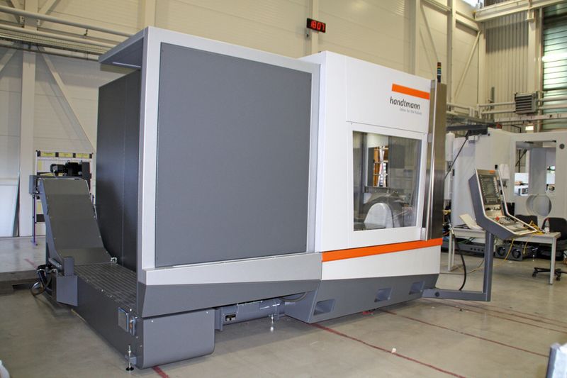 Bild 3: Die linke Ansicht des HBZ mit Blick auf das Werkzeugmagazin. (Bild: Handtmann)