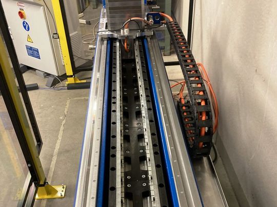 Neuer Horizontalprüfstand von ACE mit hochwertigem elektrischem Antrieb sowie mit Linearführungen, Signalprozessoren und Kraftmessern auf neuestem Stand der Technik.(Bild:  ACE)
