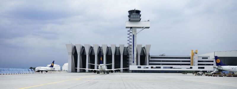 Der mit neuester Technik ausgerüstete DFS-Tower am Fraport ist rundum mit Lösungen von Rittal ausgestattet. (Archiv: Vogel Business Media)