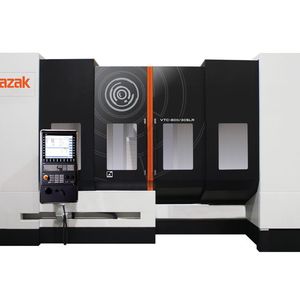 Die VTC 800/30SLR verfügt auf der linken Seite des Arbeitstisches über einen Ø1000 mm grossen Rundtisch, der für Lasten bis zu 2200 kg ausgelegt und damit ideal für die Bearbeitung grosser Teile geeignet ist.